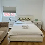 Stylish Retreat Private Room 2